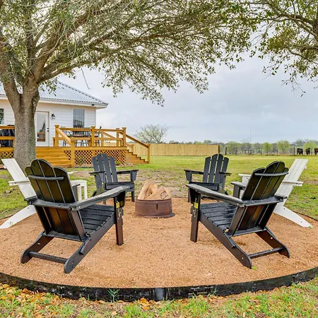 Furnished Deck And Views Rural Schulenburg Retreat Villa